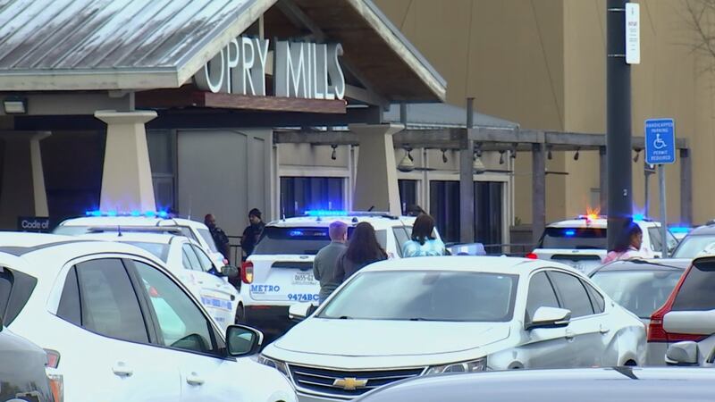 Una discusión de pareja causa pánico y el cierre de un centro comercial