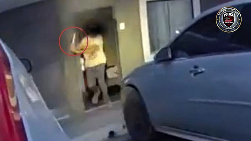 Policía de Murfreesboro difunde imágenes de hombre que intentó atacar a oficiales con un hacha