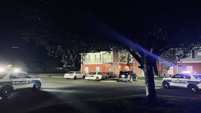Policía de Murfreesboro arresta a un hombre y rescata a dos niños tras un enfrentamiento de 90...