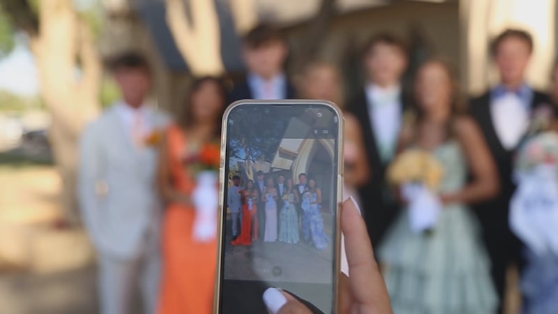 Local students pose for prom photos