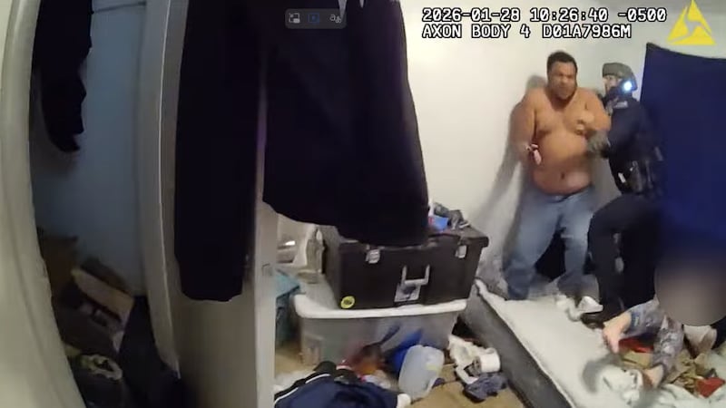 Angel Melendez, 46 años muere luego de que supuestamente apuntara a la policía de Knoxville...