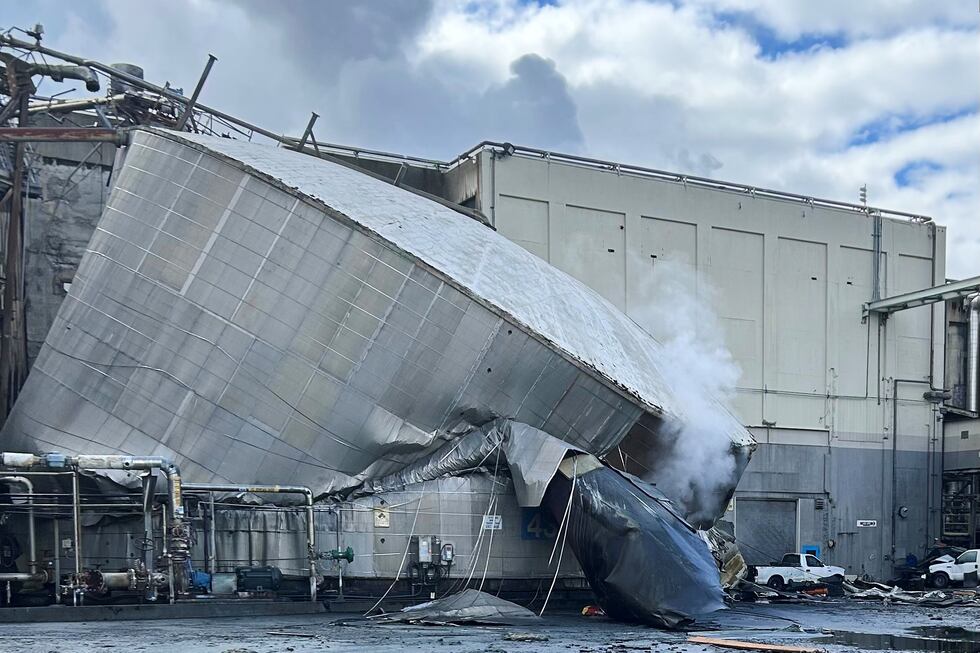 En la imagen, proporcionada por la ciudad de Longview, Washington, se muestra el daño...