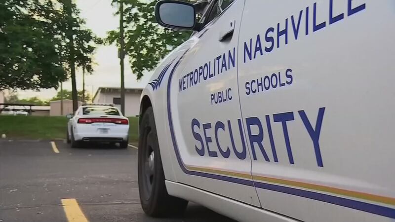 Tres estudiantes arrestados por amenazas contra escuelas en Nashville