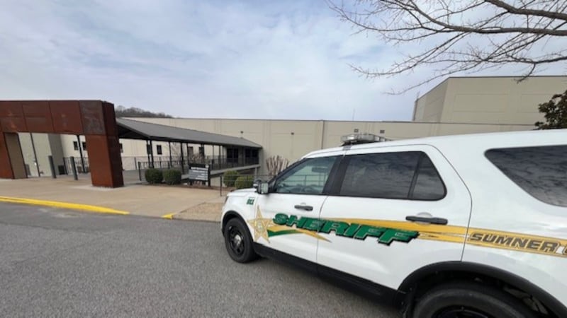 Sumner County Sheriff at Sumner County school