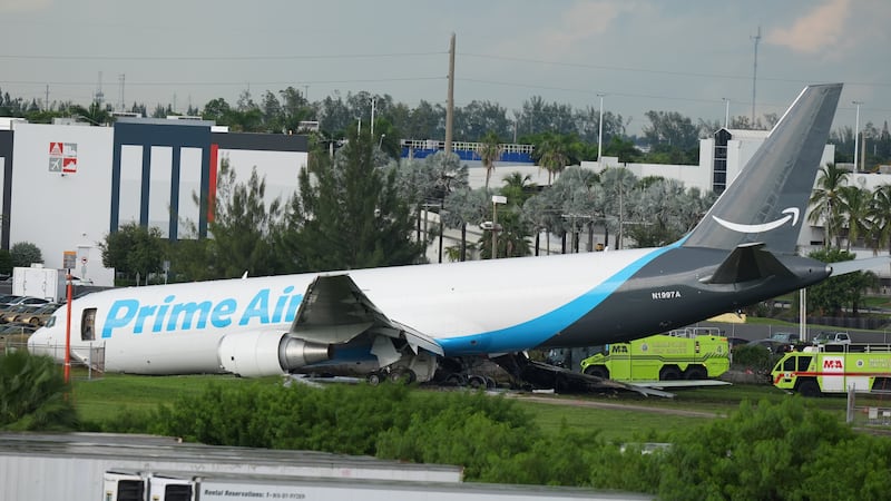 Un avión de carga de Amazon luego de despistarse el domingo 6 de septiembre de 2026, en el...