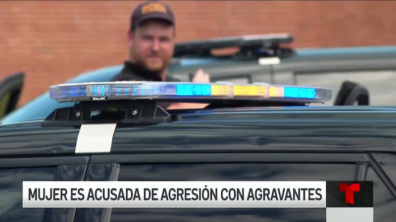 Mujer es acusada de agresión con agravantes luego de golpear a un agente de tránsito