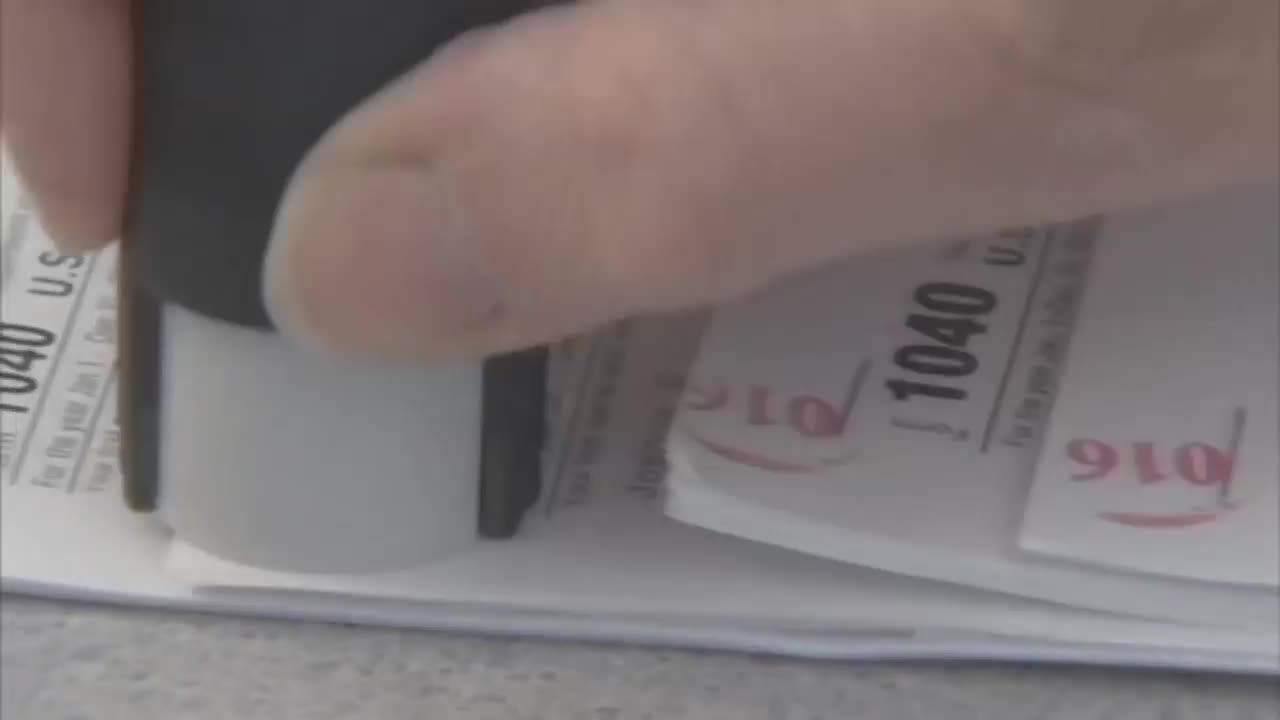 Contribuyentes que hacen los 'taxes' con número ITIN perderán al menos dos tipos de beneficios...