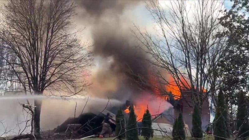Persona detenida tras el reporte de vecinos que aseguraban ver cómo incendiaba una casa
