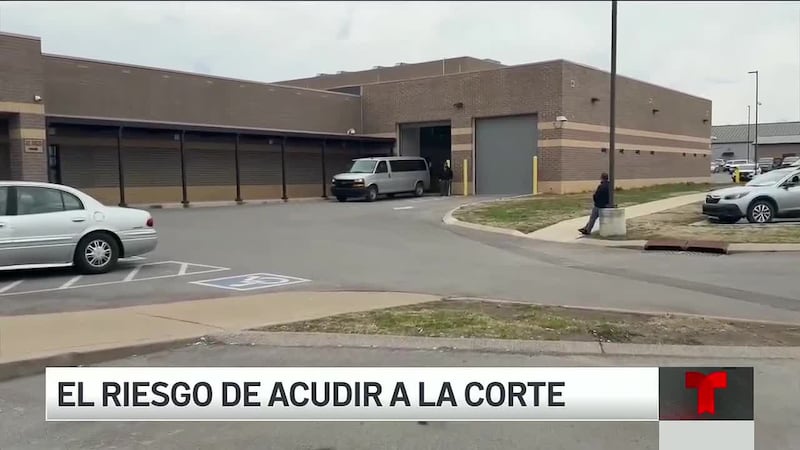 Juez del condado de Wilson entrega a ICE al menos 15 personas antes de leerles sus cargos por...