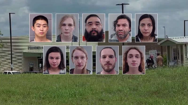 Declaran culpables de terrorismo a ocho personas por tiroteo en un centro migratorio....