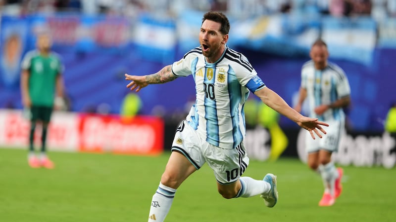 🐐 ¿Nos sorprende Messi? La realidad es que ya no debería.
Con su hat-trick ante Argelia, el...