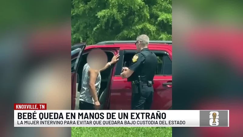 Padre entreg a desconocida su bebé para evitar que lo entregarán al estado, policías lo...