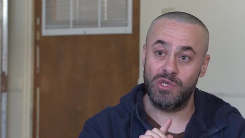 "Me quiero recuperar a mí mismo. Estoy perdido". Inmigrante sin antecedentes permaneció más de...